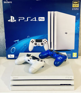 PS4 PRO 1TB 2 dzojstika (bijeli i plavi)
