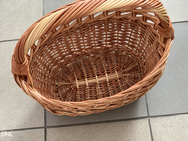 Korpa pletena od pruća sa ručkom