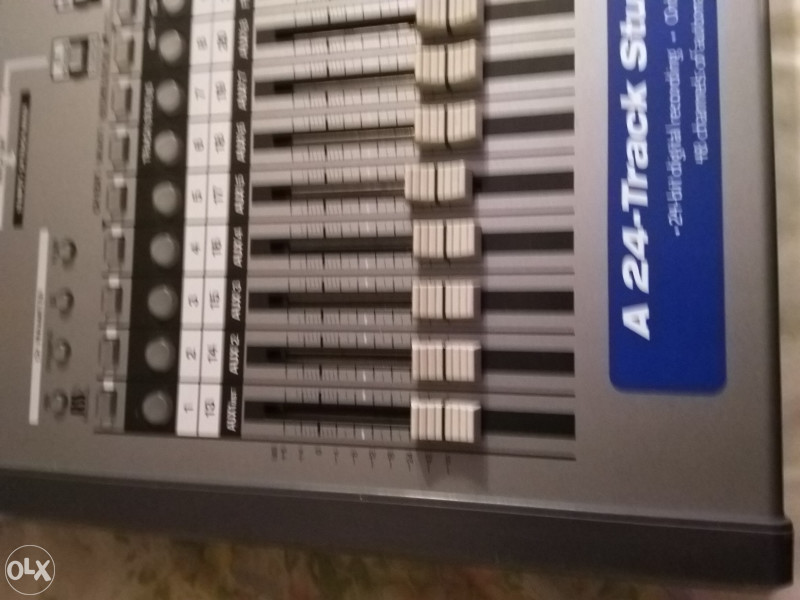 ジャンク品 Roland VS-2400CD 液晶焼けあり／CD-R内蔵 付属品 Roland