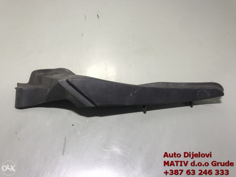 Plastika pokraj šajbe Renault Megane 3 2010 668630006R