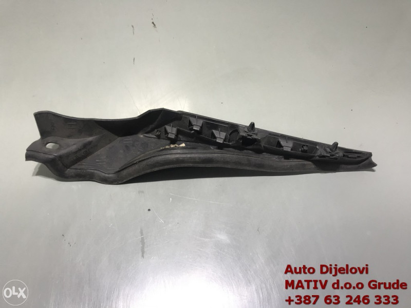 Plastika pokraj šajbe Renault Megane 3 2010 668630006R