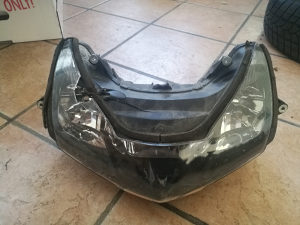 Honda CBR 954 954rr far oštećen