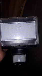 Reflektor sa sezorom LED