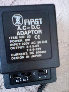 Adapter univerzalni 220v output 3-12v 15km-Zenica