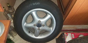 Gume zimske 185/65 sa felgama Borbet 14 4x100
