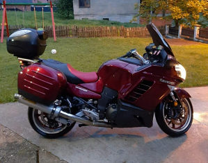 Kawasaki GTR 1400.
