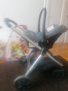 Kolica za bebe i auto sjedalica