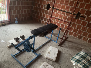Teretana bucice tegovi benc klupa sprave