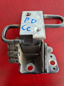 Baglama prednja desna vrata Passat cc 08-12