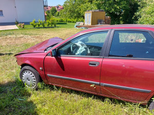Volvo S40 udaren, neregistrovan