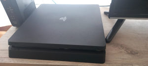 PlayStation 4 / 500GB
