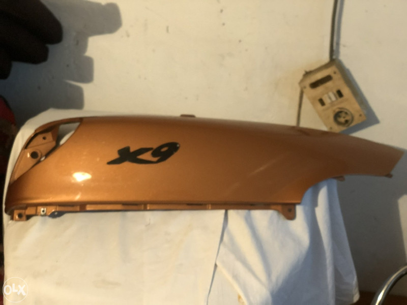 Piaggio x9 bocna desna plastika stranica