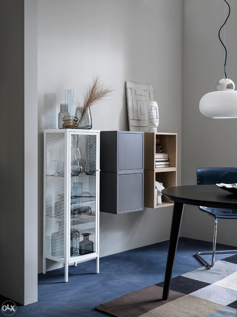 Staklena vitrina ikea