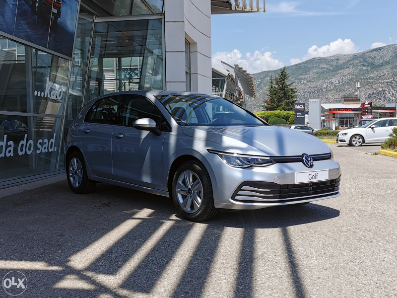 Volkswagen Golf 8 1.0 TSI Life (110 KS)