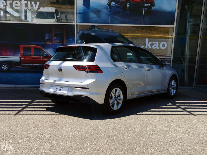 Volkswagen Golf 8 1.0 TSI Life (110 KS)