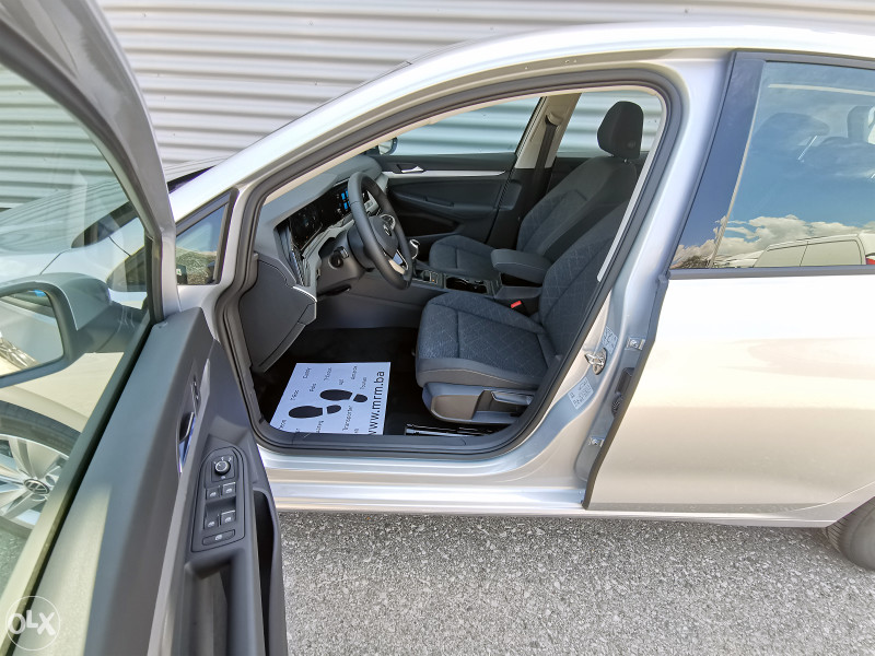 Volkswagen Golf 8 1.0 TSI Life (110 KS)