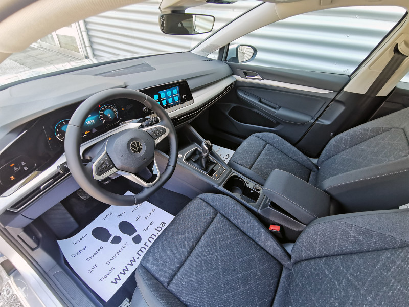 Volkswagen Golf 8 1.0 TSI Life (110 KS)