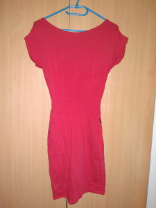 Kratka crvena haljina