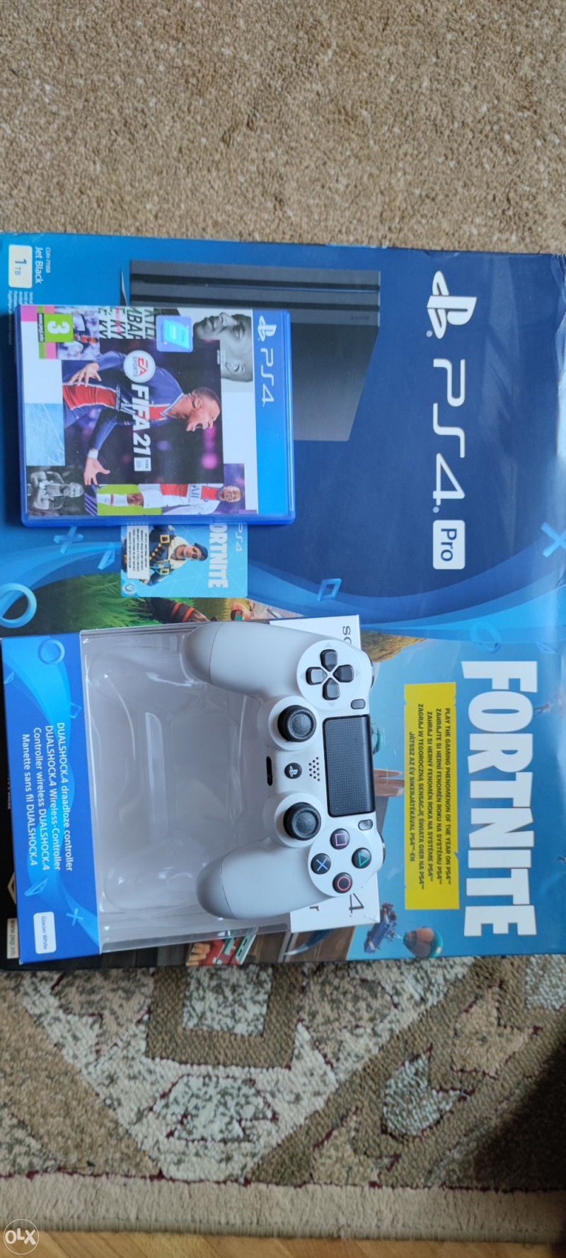 PS4 Pro 1TB, Joystick plus Fifa 21 Konzole