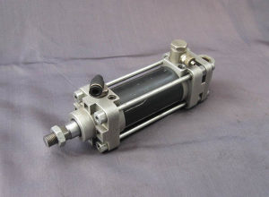 Pneumatski zračni cilindar klip fi 40mm hod 35mm