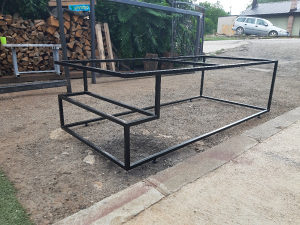 Metalni sto nogare noge postolja postolje zeljezni zelj