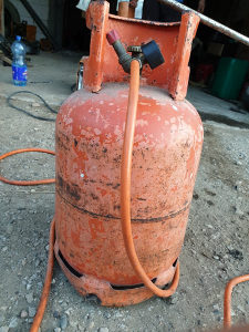 Plinska boca sa plamenikom