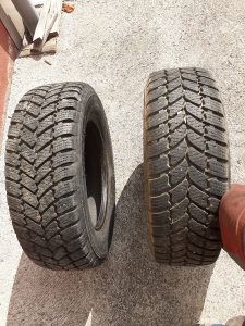 Gume C 215/65/R16 dvije u extra stanju 065/775-822