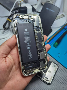 Iphone 11 64gb djelovi kuciste kamera baterija