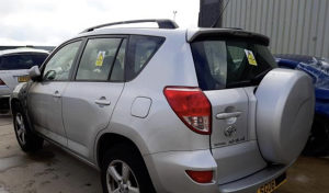 Toyota Rav4 Rav 4 2.2 d4d dijelovi motor mjenjac