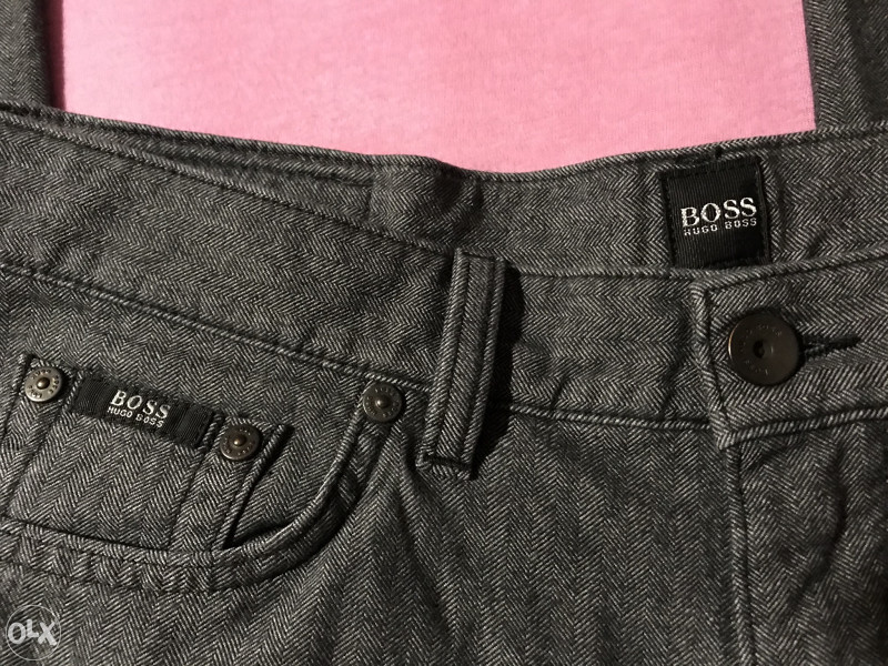 BOSS - Chino Tapered Fit en tissu quadri-extensible facile à repasser