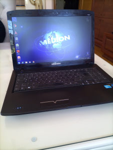 Laptop Medion i3 4x2530/4GB RAM/320 disk/Intel grafika