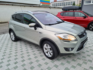 Ford Kuga,4×4,panorama,r.servis,zimske i ljetne gume
