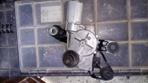 Motor zadnjeg brisaca golf 6 VI