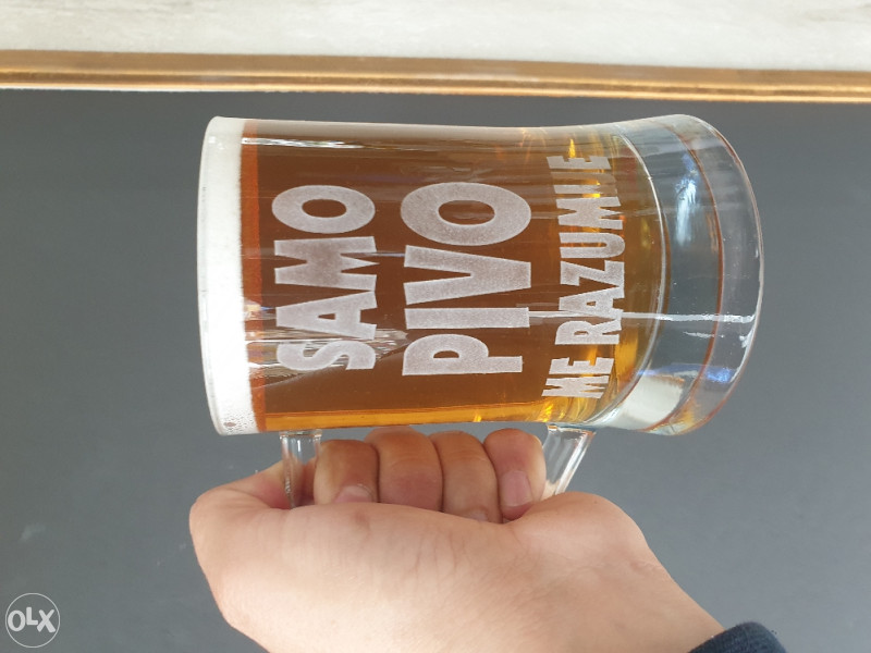 Krigle za pivo sa natpisom Pivo Krigle natpis