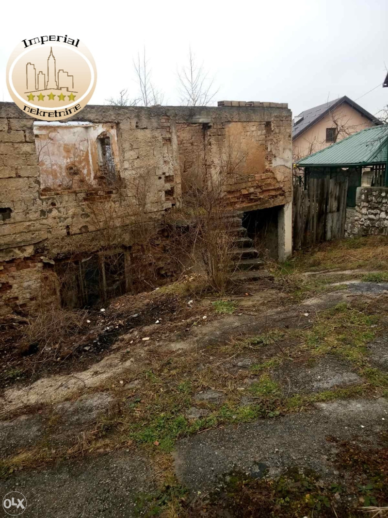 Kuća Sarajevo, devastirana, 260m2, 1000m2 zemlje