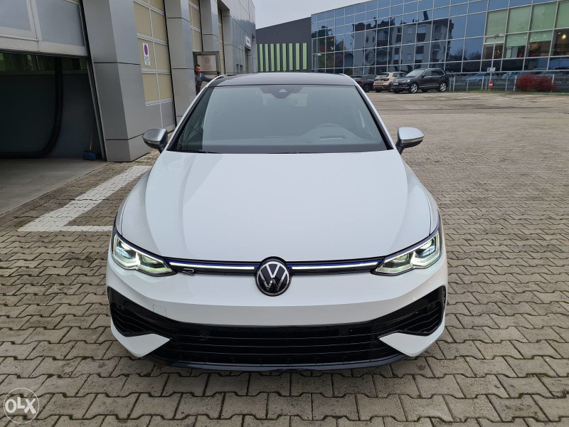 VW Golf 8 R 2.0 TSI 4Motion 320 ks Akrapovič