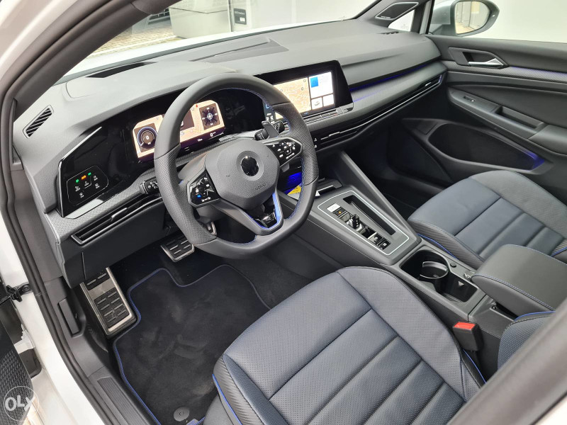 VW Golf 8 R 2.0 TSI 4Motion 320 ks Akrapovič