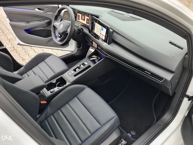 VW Golf 8 R 2.0 TSI 4Motion 320 ks Akrapovič