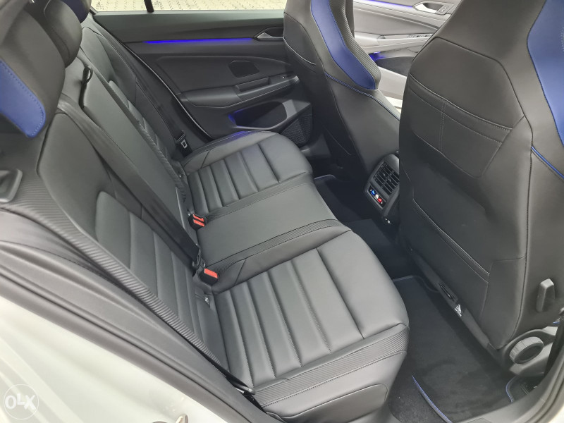 VW Golf 8 R 2.0 TSI 4Motion 320 ks Akrapovič