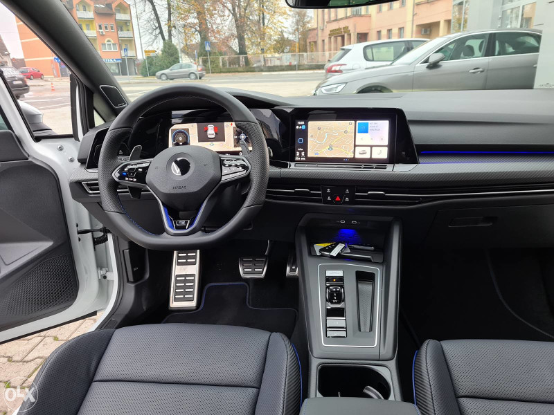 VW Golf 8 R 2.0 TSI 4Motion 320 ks Akrapovič