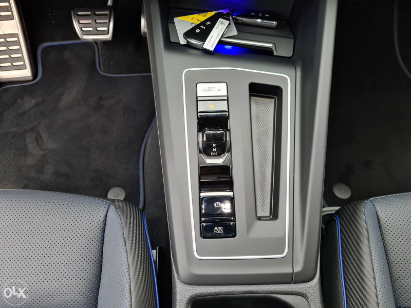 VW Golf 8 R 2.0 TSI 4Motion 320 ks Akrapovič