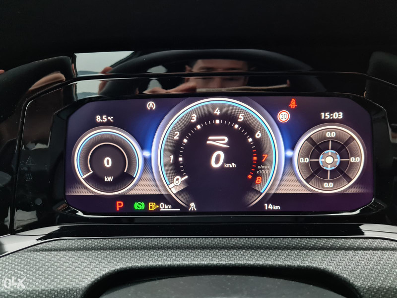 VW Golf 8 R 2.0 TSI 4Motion 320 ks Akrapovič