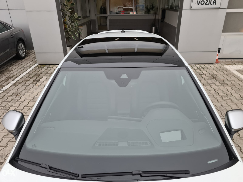 VW Golf 8 R 2.0 TSI 4Motion 320 ks Akrapovič