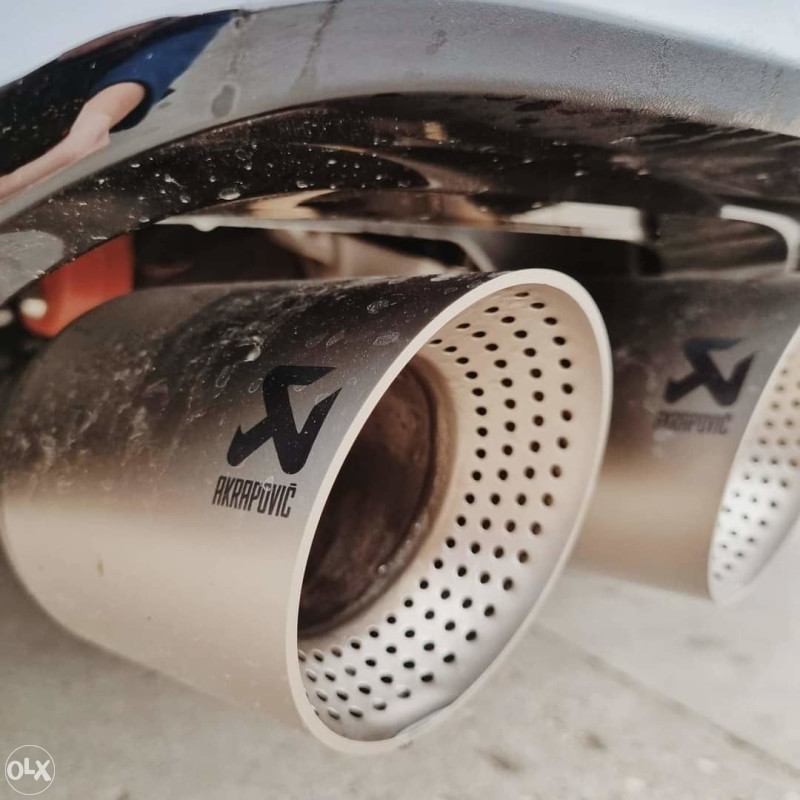 VW Golf 8 R 2.0 TSI 4Motion 320 ks Akrapovič