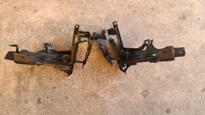 bmw f10 f11 nosači farova novo