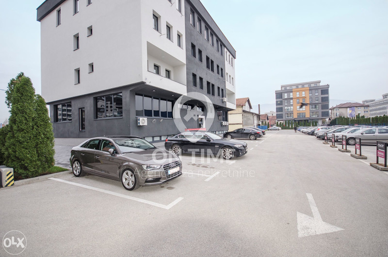 Stup / Poslovni prostor / 300 m2 / NOVOGRADNJA