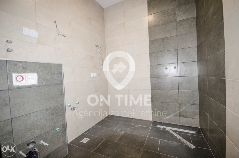 Stup / Poslovni prostor / 300 m2 / NOVOGRADNJA