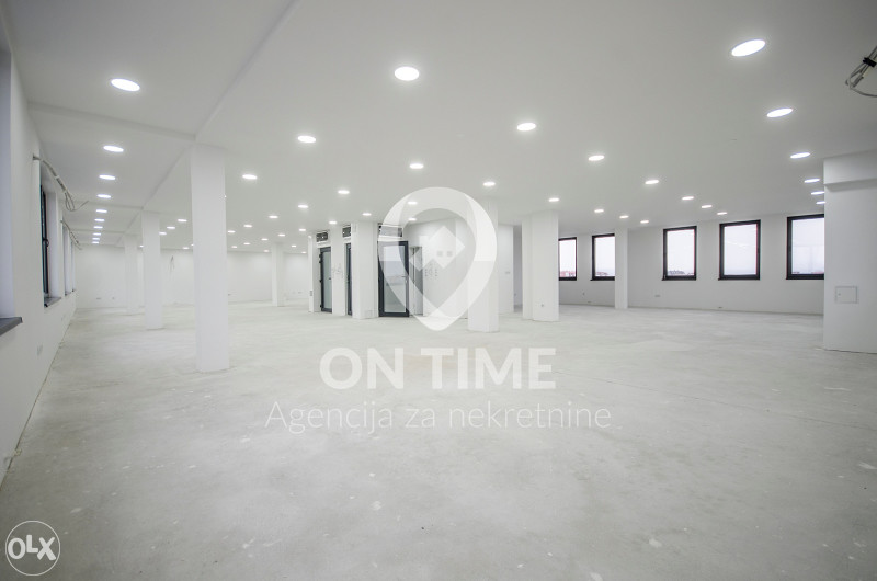 Stup / Poslovni prostor / 300 m2 / NOVOGRADNJA