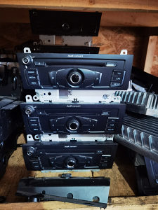 Radio cd concert 8t1035186c dijelovi audi A4 a5