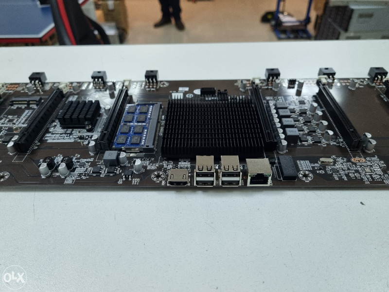 Matična ploča za mining 8GPU